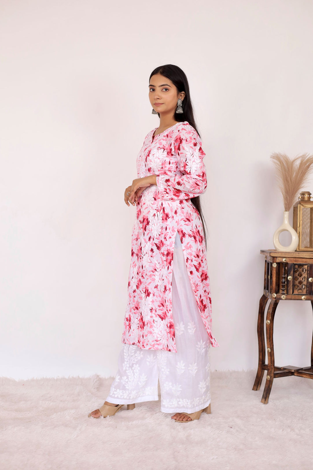 Samina Super Comfy Pure Mulmul Floral Print Lucknowi Chikankari Straight Long Kurti