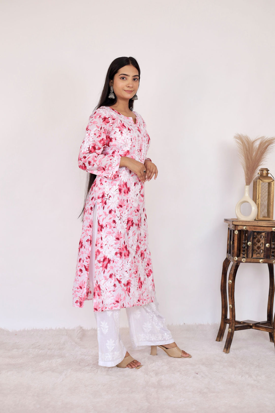 Samina Super Comfy Pure Mulmul Floral Print Lucknowi Chikankari Straight Long Kurti