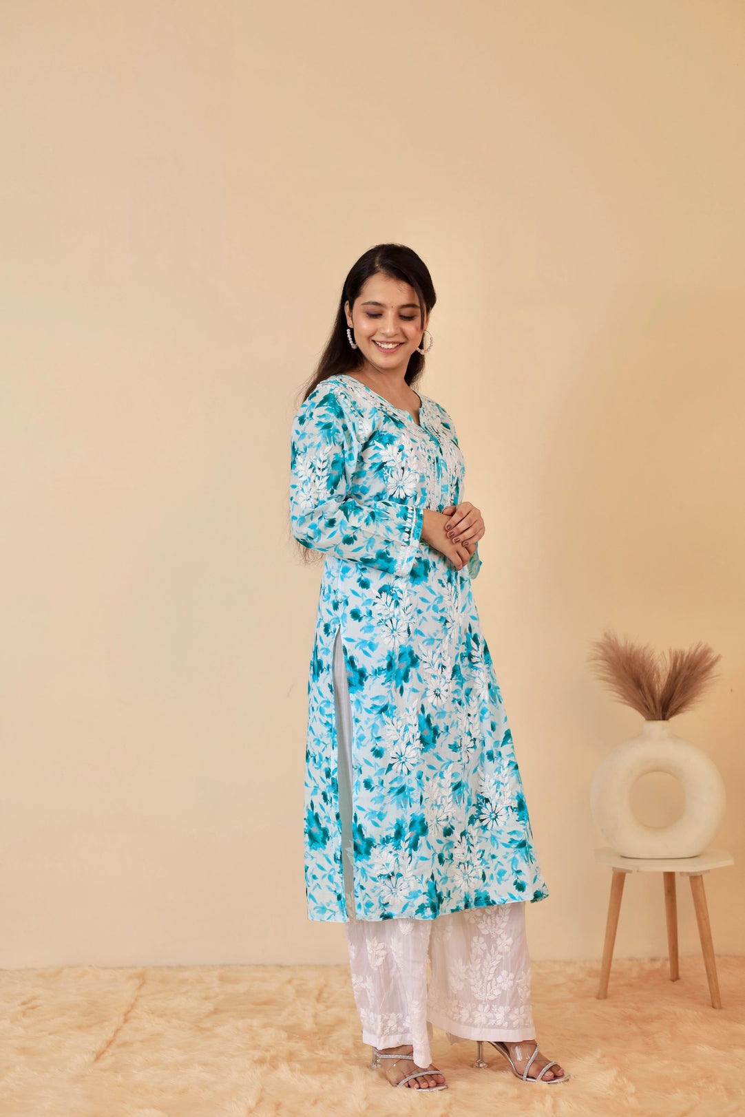 Samina Super Comfy Pure Mulmul Floral Print Lucknowi Chikankari Straight Long Kurti